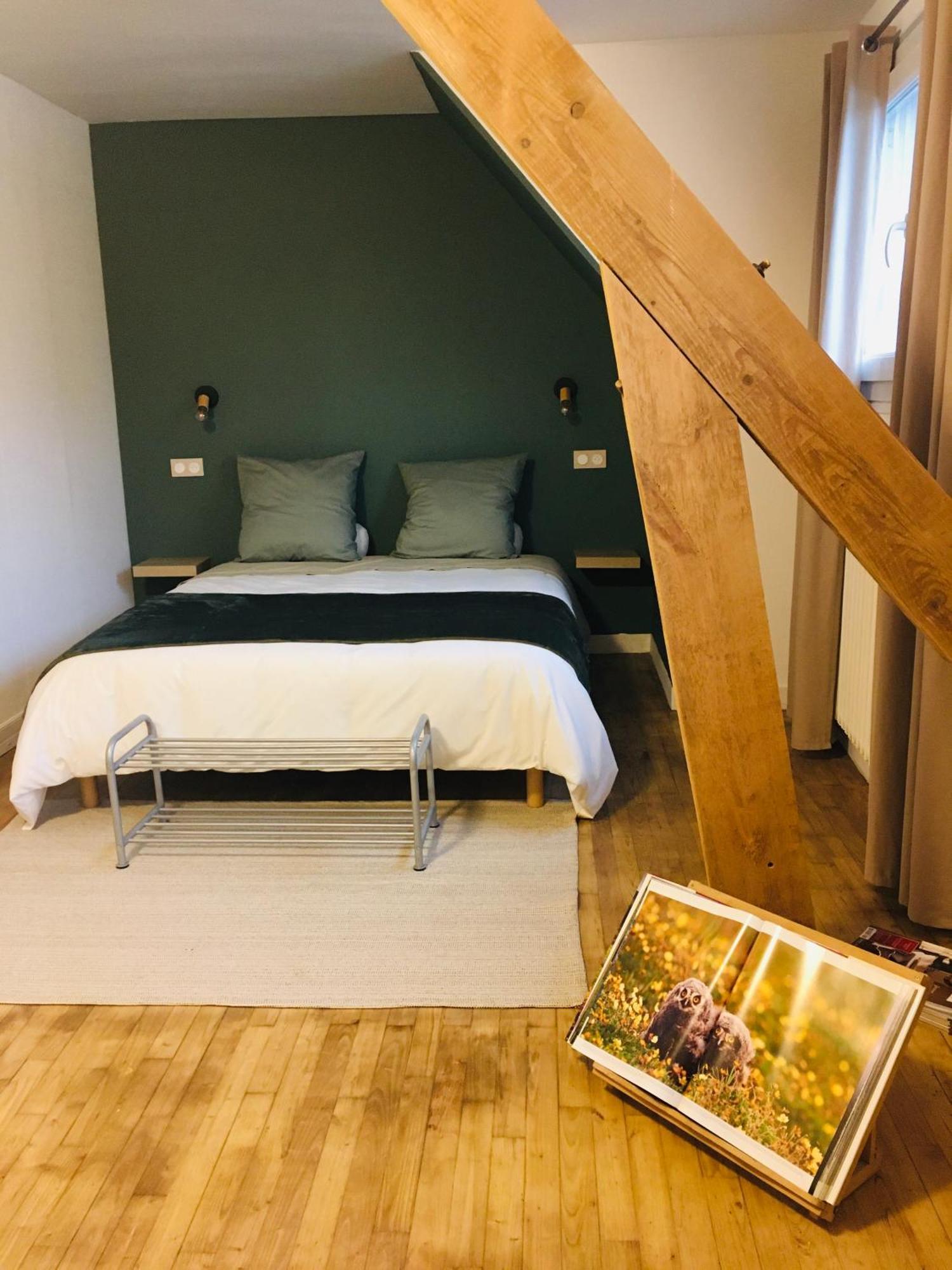 Bed and Breakfast Les Remparts Шатонеф-дю-Фау Екстер'єр фото