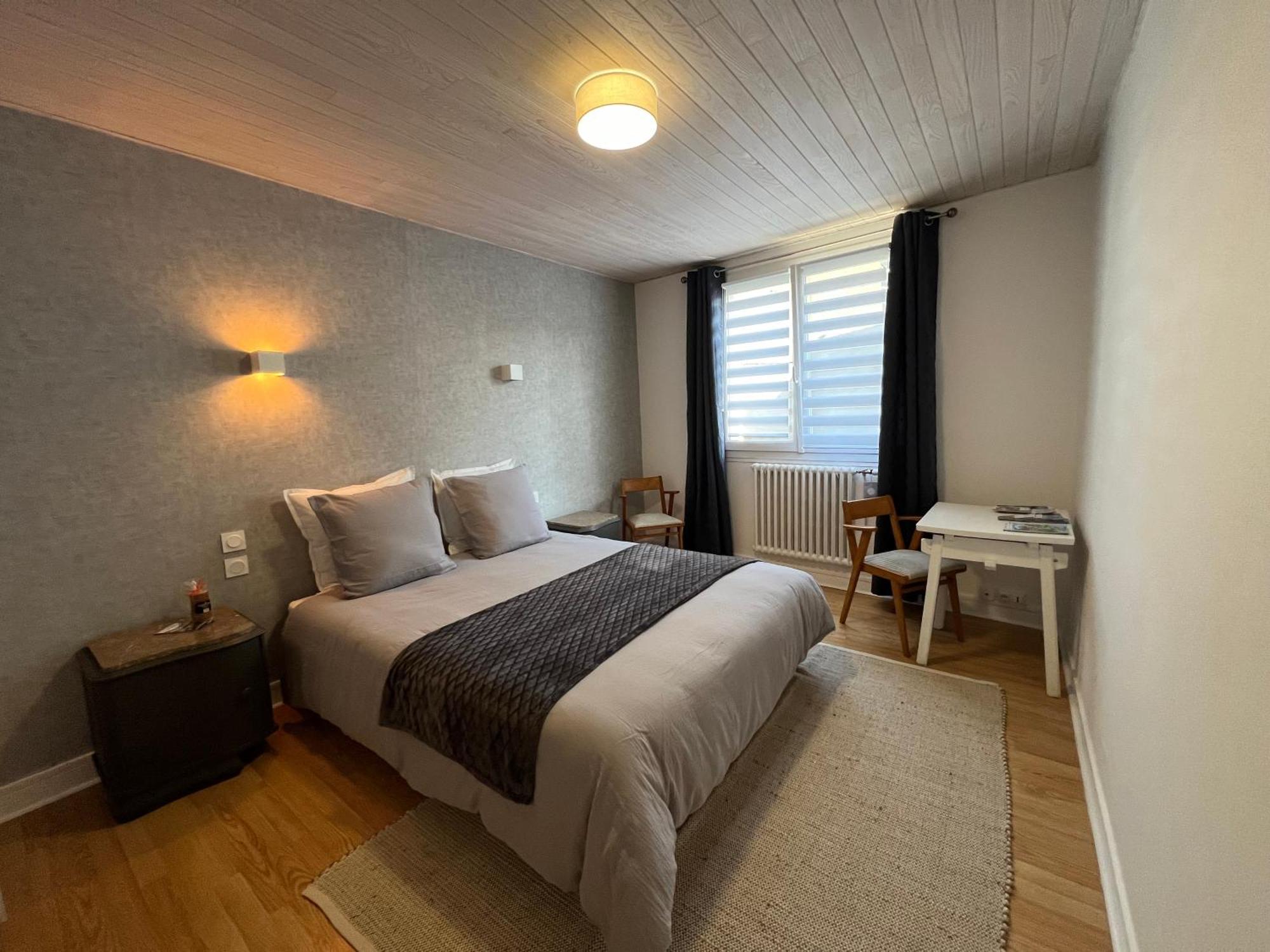Bed and Breakfast Les Remparts Шатонеф-дю-Фау Екстер'єр фото